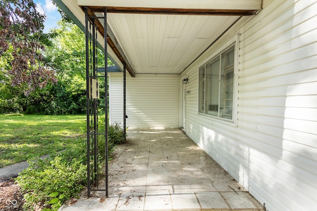 3945 N Ridgeview Dr, Indianapolis, IN 46226 - view of patio