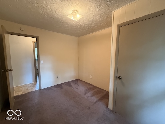 1048 S Burlington Dr, Muncie, IN 47302 - unfurnished room with a textured ceiling and carpet floors