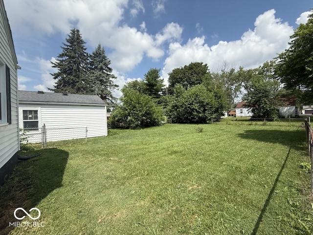 1914 E 23rd St, Muncie, IN 47302 - view of yard