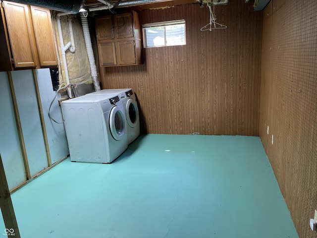 10610 Stillcreek Dr, Indianapolis, IN 46239 - laundry area featuring washing machine and dryer and cabinet space