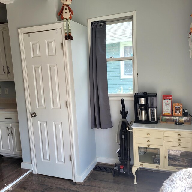 112 S 8th Ave, Beech Grove, IN 46107 - photo 17