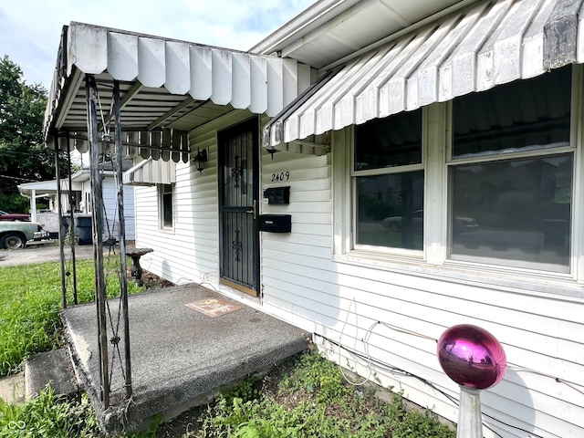 2409 Crystal St, Anderson, IN 46012 - photo 2