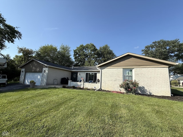 16130 E Lake Shore Dr N, Hope, IN 47246 - photo 1
