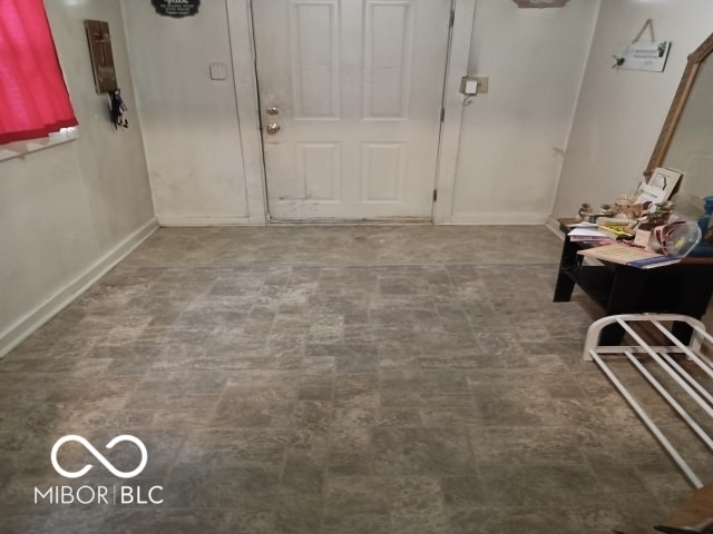 529 W 21st St, Anderson, IN 46016 - photo 5
