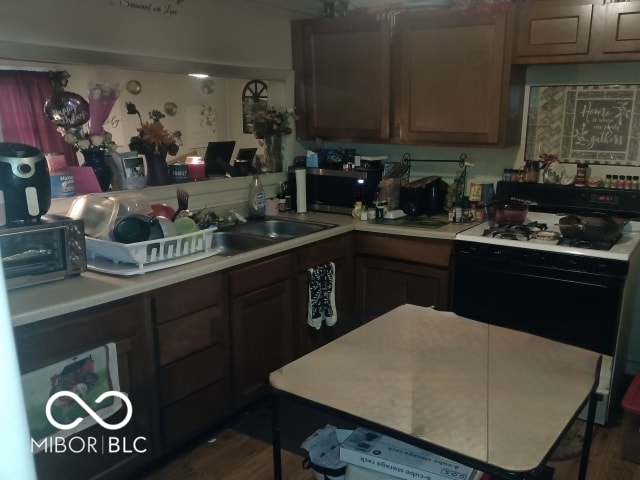 529 W 21st St, Anderson, IN 46016 - photo 4