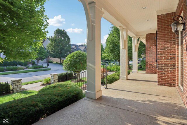15482 Bridgewater Club Blvd, Carmel, IN 46033 - photo 3