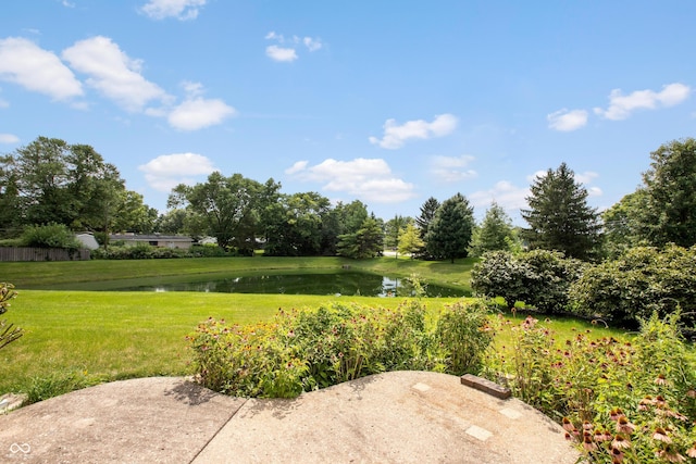 8265 Courtney Dr, Fishers, IN 46038 - photo 2