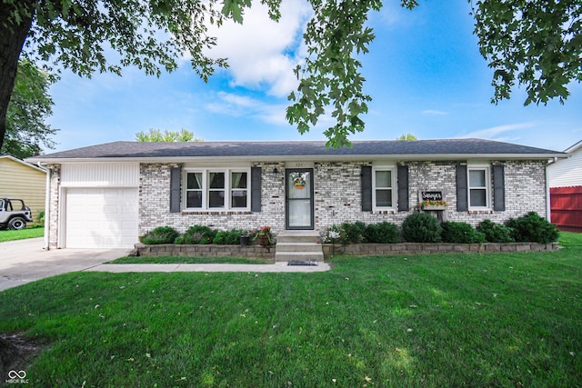 423 Cara Ct, Seymour, IN 47274 - photo 1