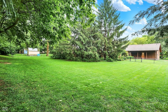 8537 Ridge Hill Dr, Indianapolis, IN 46217 - photo 41