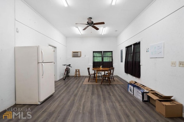 dining area featuring a wall unit AC, dark hardwood / wood-style flooring, and ceiling fan