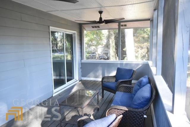 sunroom with ceiling fan