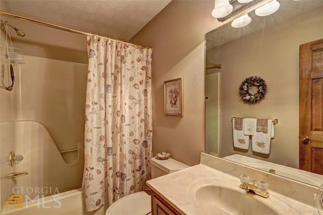 full bathroom featuring toilet, shower / bath combo, oversized vanity, and a textured ceiling