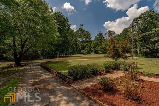 exterior space featuring a lawn