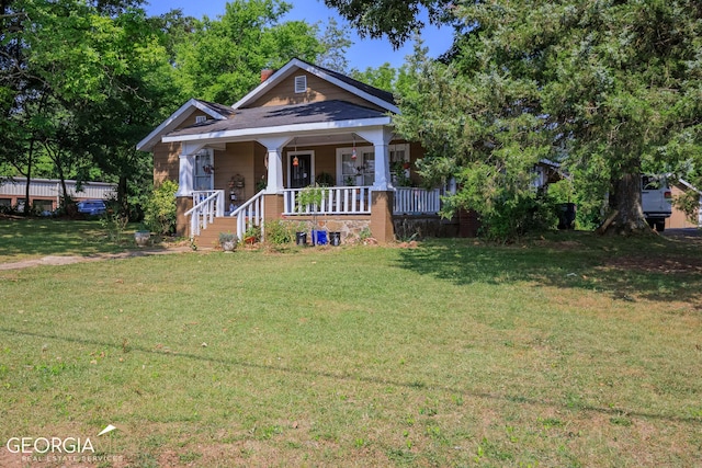 view of front of property featuring a front lawn and a porch