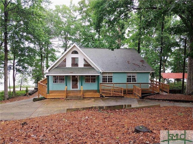 view of front facade featuring a deck