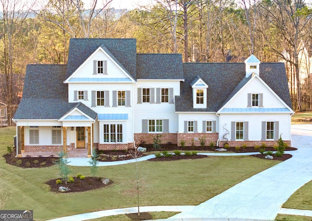 view of front facade with a front lawn