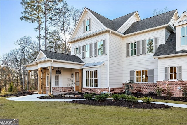 view of front of home featuring a front yard