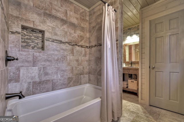 bathroom with shower / tub combo