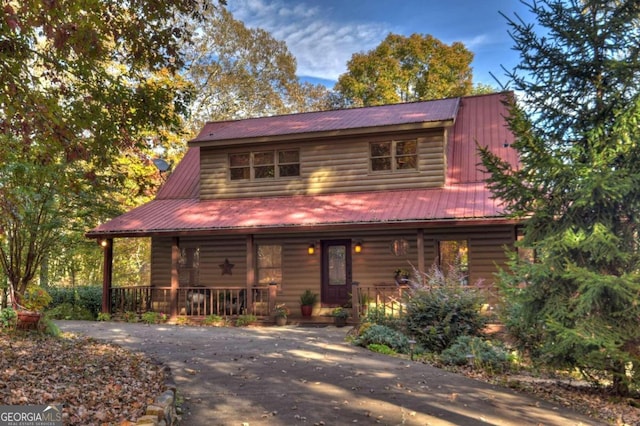 view of front of property featuring a porch