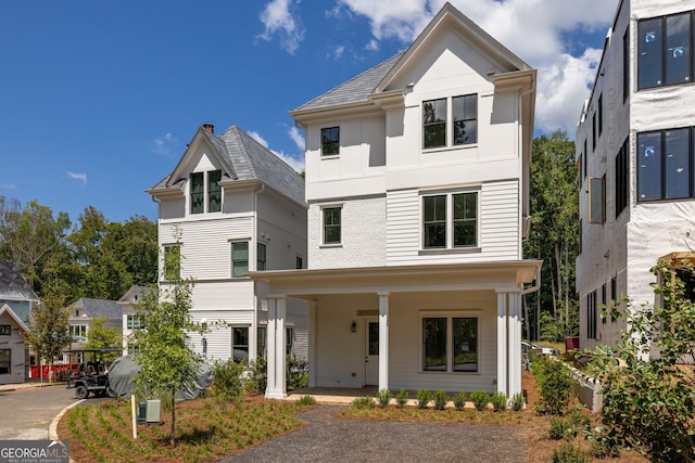 view of front of house