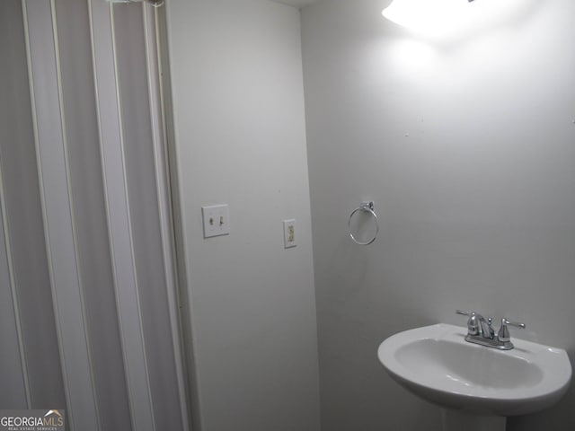 bathroom with sink