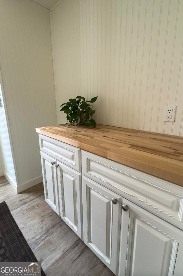 interior details featuring light hardwood / wood-style flooring