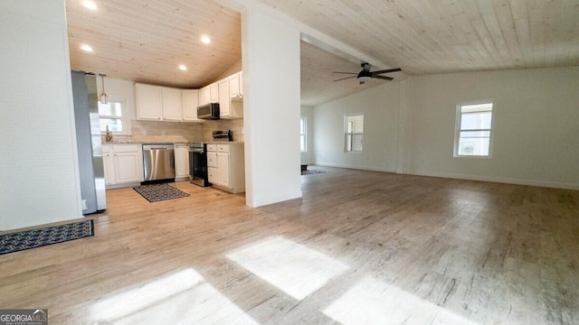 kitchen featuring stainless steel appliances, ceiling fan, vaulted ceiling, and light hardwood / wood-style flooring