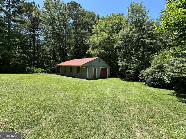 view of yard with a garage and an outdoor structure