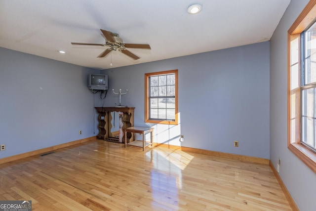 unfurnished room featuring light hardwood / wood-style flooring and ceiling fan