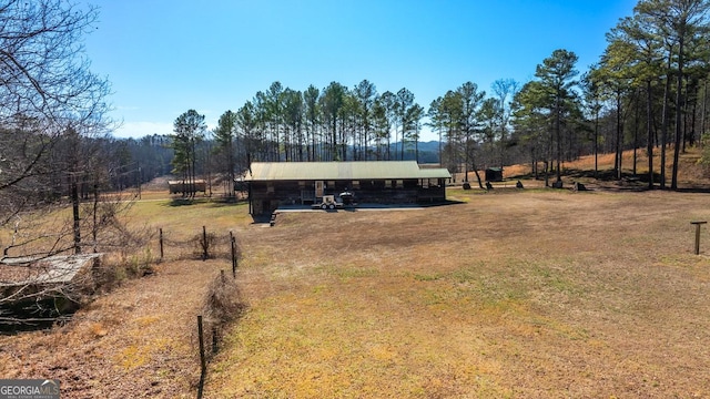 view of yard featuring a rural view