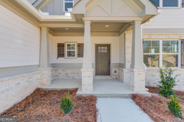 entrance to property featuring covered porch