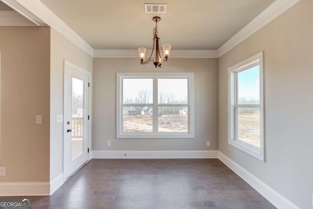 spare room featuring a notable chandelier, dark hardwood / wood-style floors, and crown molding