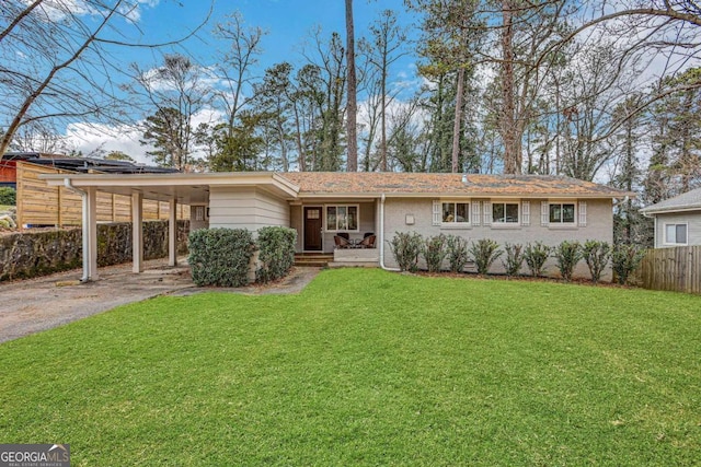 view of front of home with a carport and a front lawn