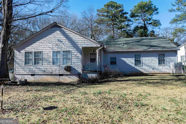 view of front of home with a front yard