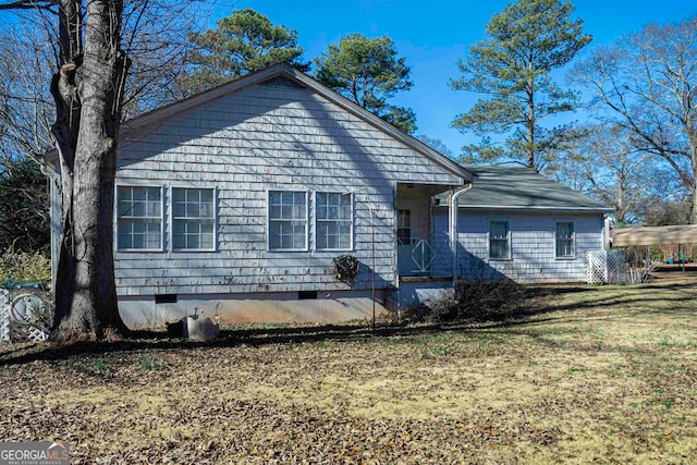 view of front of house with a front yard