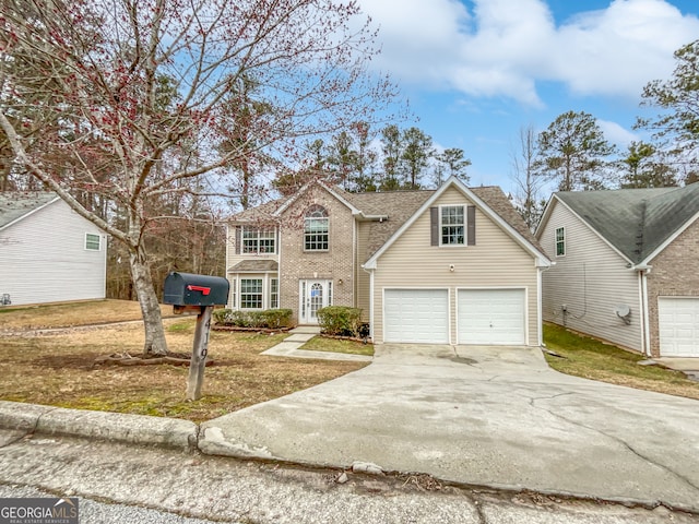 view of front property featuring a garage