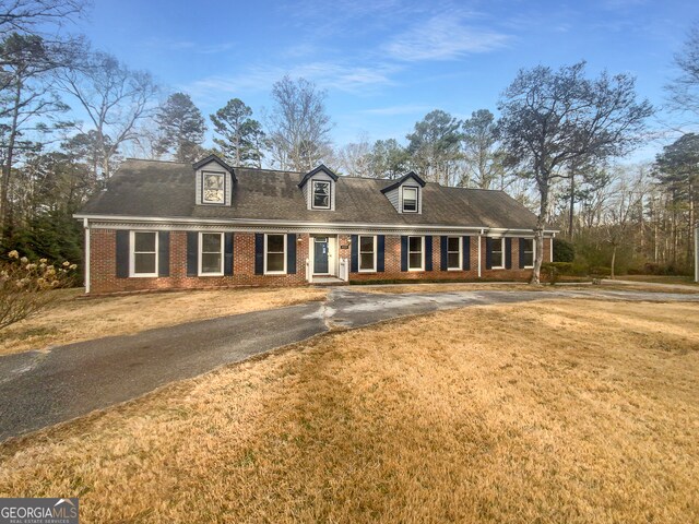 new england style home with a front yard