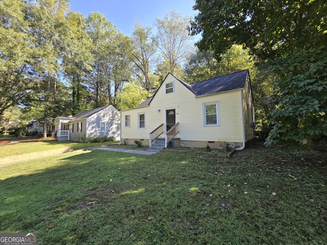 bungalow-style house featuring a front yard