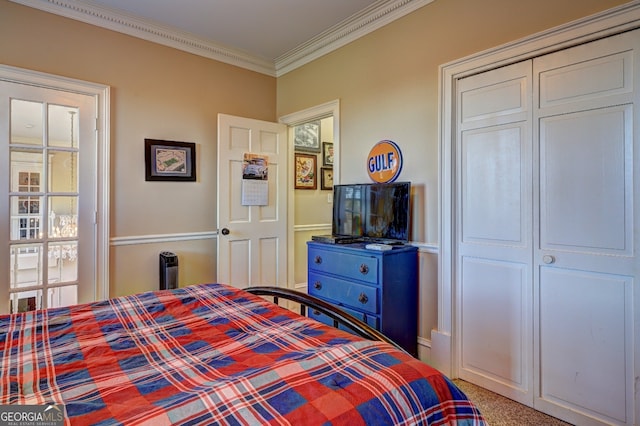 carpeted bedroom featuring crown molding and a closet