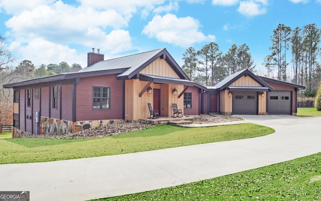 view of front facade featuring a front yard and a garage