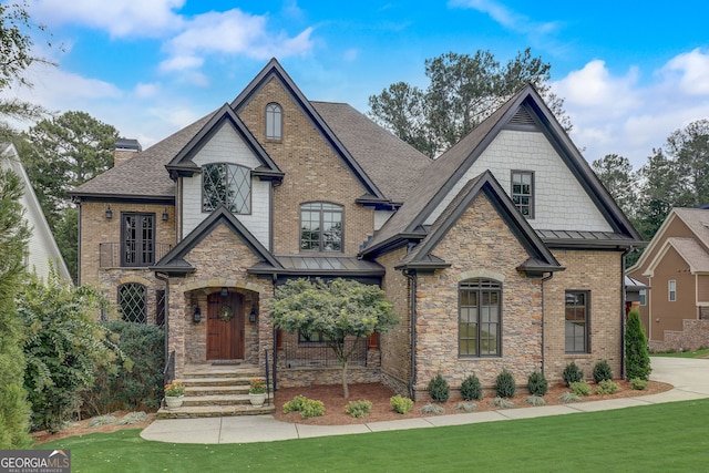 view of front of property with a front lawn