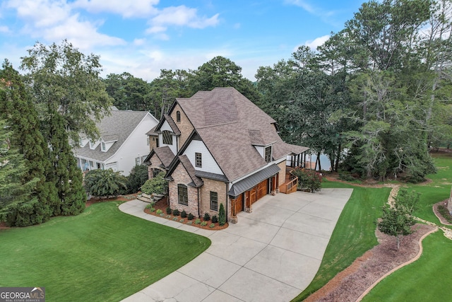 view of front facade featuring a front yard and a garage