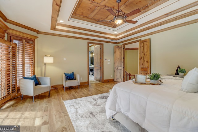 bedroom featuring light hardwood / wood-style floors, a raised ceiling, ornamental molding, and ceiling fan