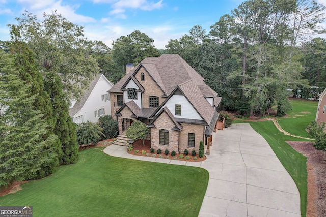 view of front of property with a front yard