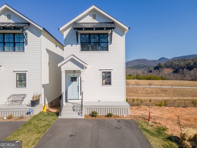 view of front of house featuring a mountain view