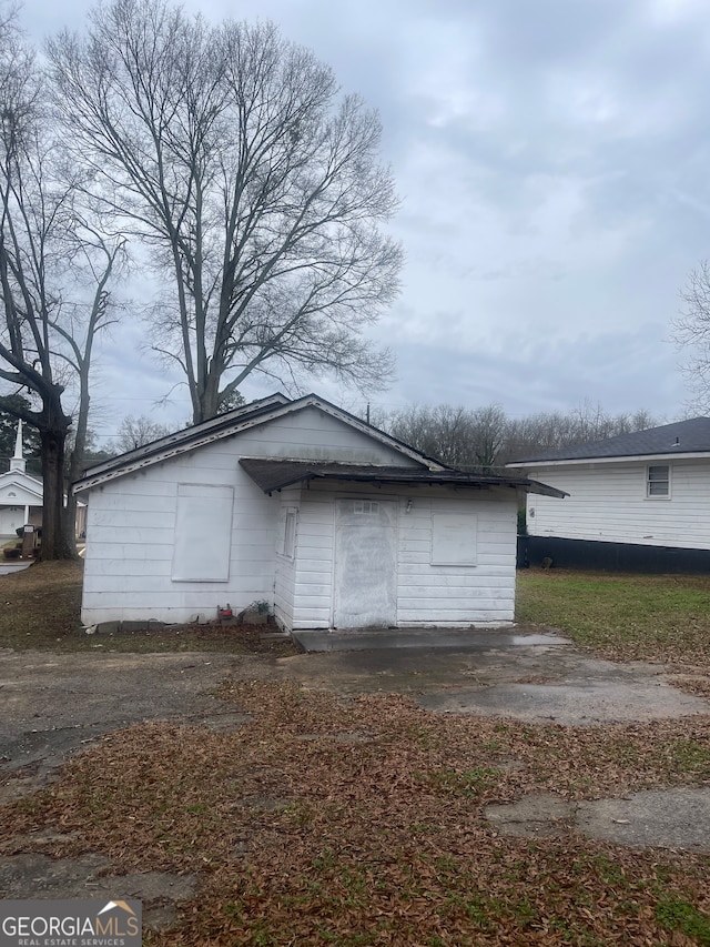 view of shed / structure