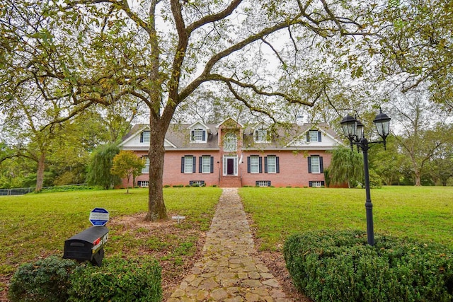 view of front facade featuring a front yard