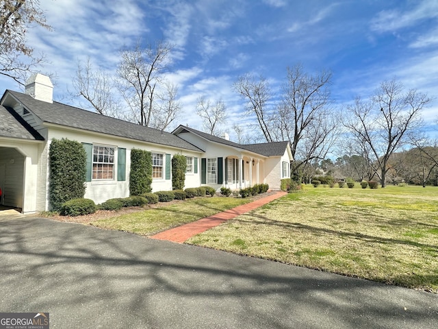 ranch-style home with a front yard