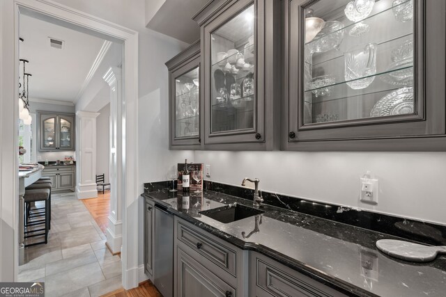 113 Hawks Ct, Ball Ground, GA 30107 - indoor wet bar with ornamental molding and ornate columns