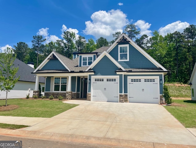 craftsman house with a front yard